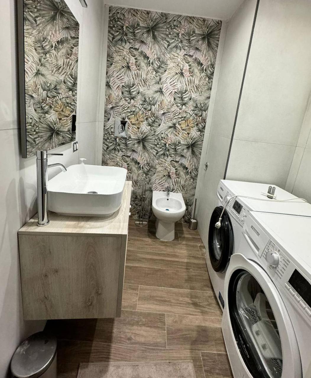 Appartamento 280 Mt Dalla Metro The Mox Luxury Apartament Napoli Esterno foto
