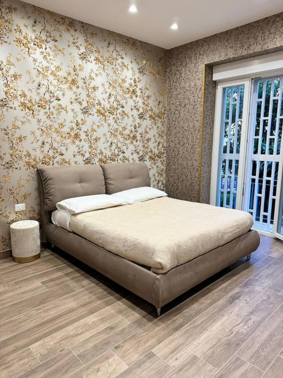 Appartamento 280 Mt Dalla Metro The Mox Luxury Apartament Napoli Esterno foto